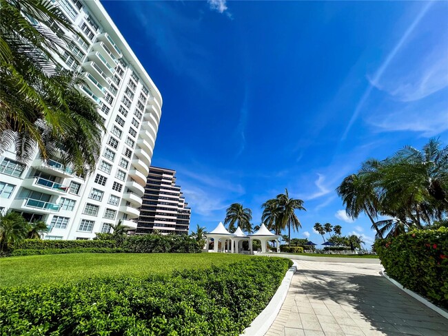 Building Photo - 5161 Collins Ave