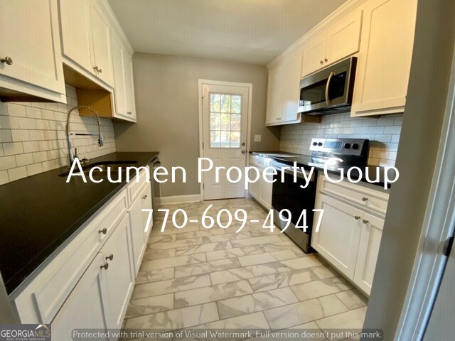 Building Photo - 536 College St