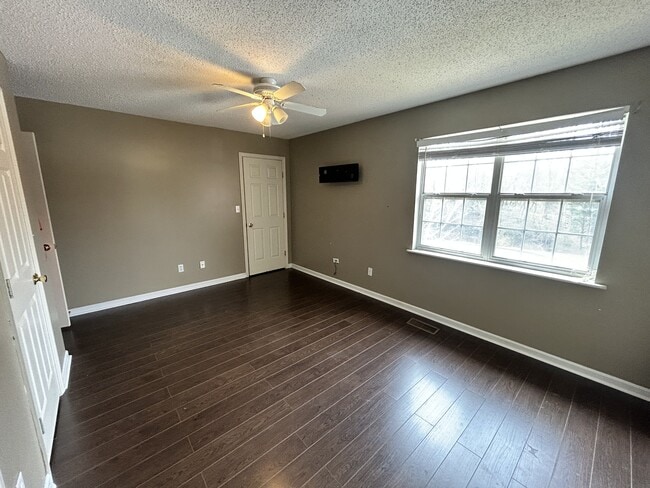 Building Photo - 504 Short St