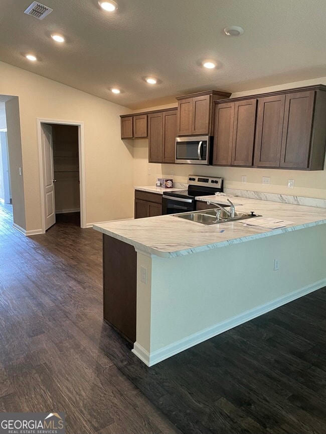 Building Photo - 127 Teakwood Dr