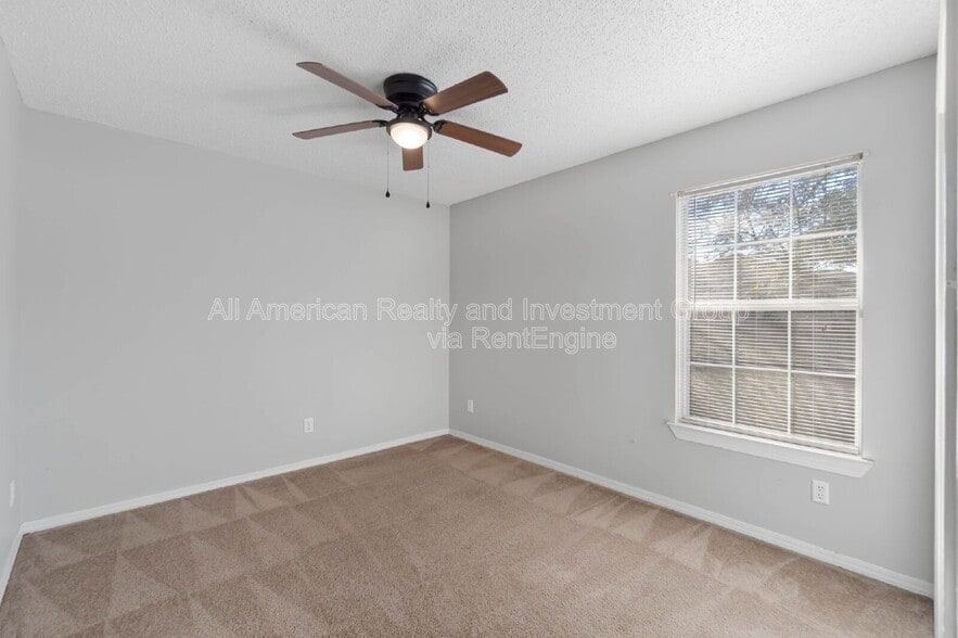 Building Photo - 908 Emily Cir