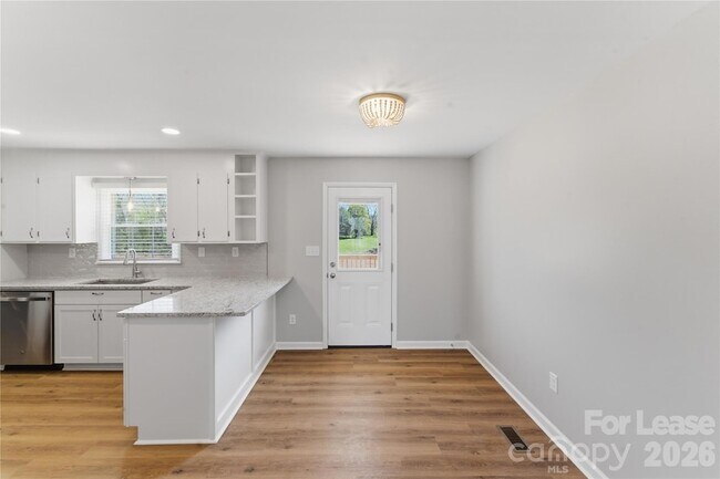 Building Photo - 527 Wilson Farm Rd