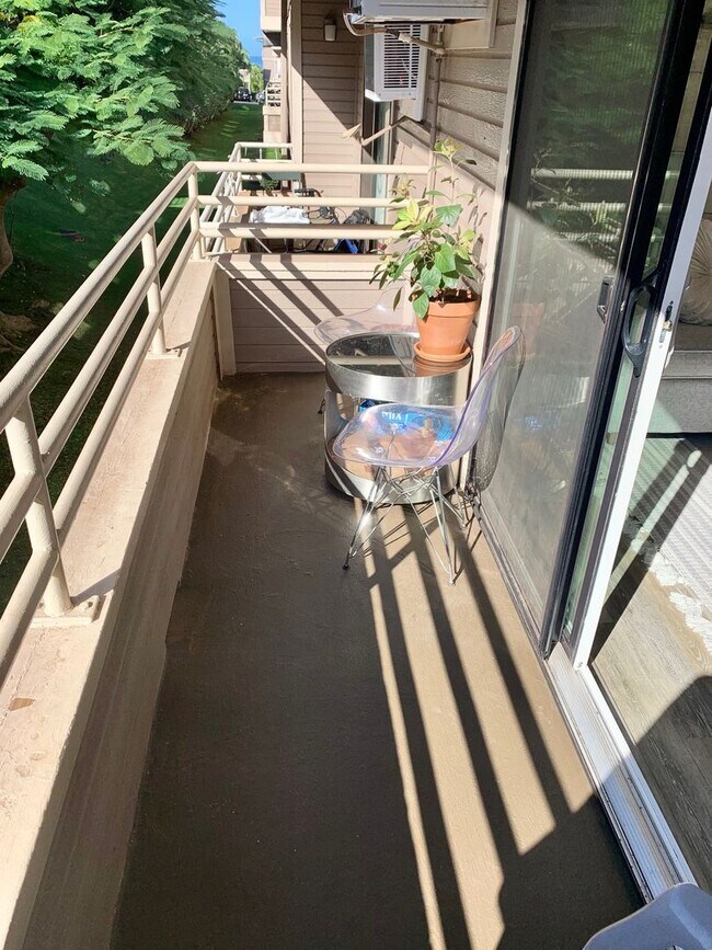 Building Photo - Fully Furnished Luxury Unit