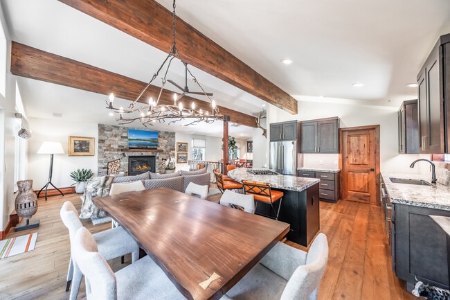 Building Photo - 198 Country Club Dr