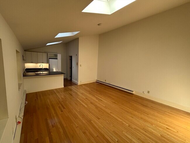 Building Photo - 31 Branch St