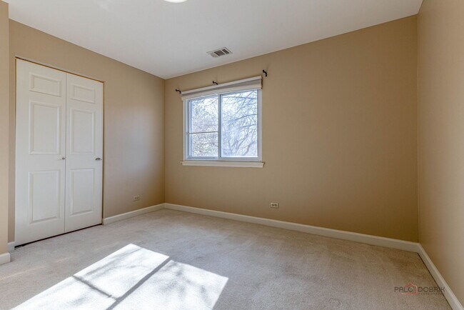 Building Photo - 203 Blossom Ct