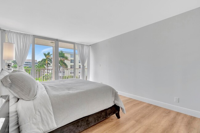 Building Photo - 1 Harbourside Dr