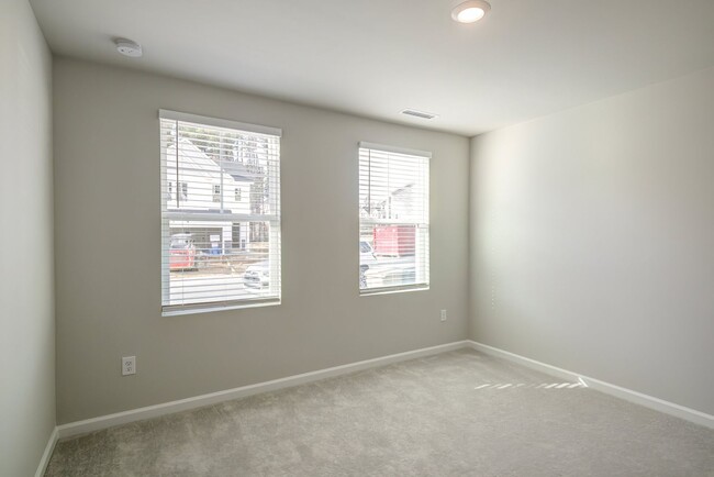 Building Photo - Gorgeous New Construction, 3 Bedroom, Spac...