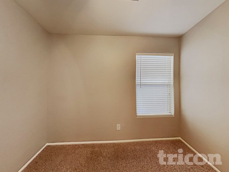 Building Photo - 41265 W Walker Wy