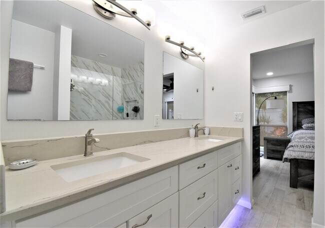 Building Photo - 6550 Country Wood Way
