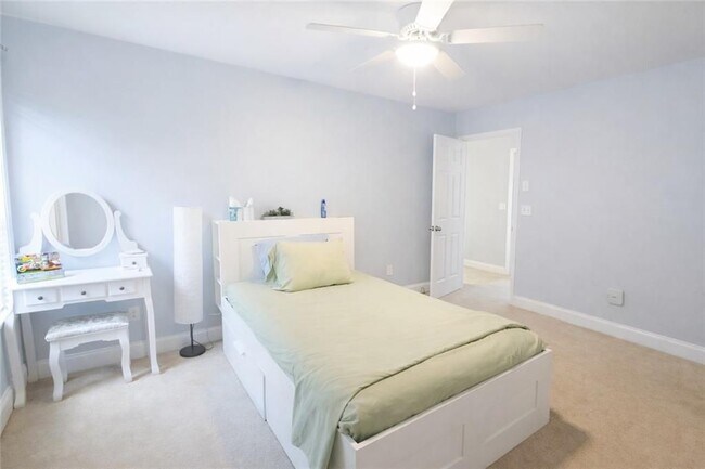 Building Photo - 788 Scenic Park Ct