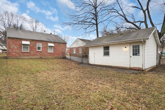 Building Photo - 1045 N New Florissant Rd