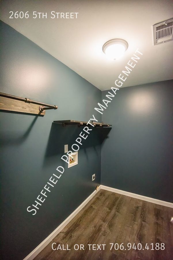 Building Photo - 2606 5 St