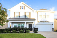 Building Photo - Charming Three-Bedroom