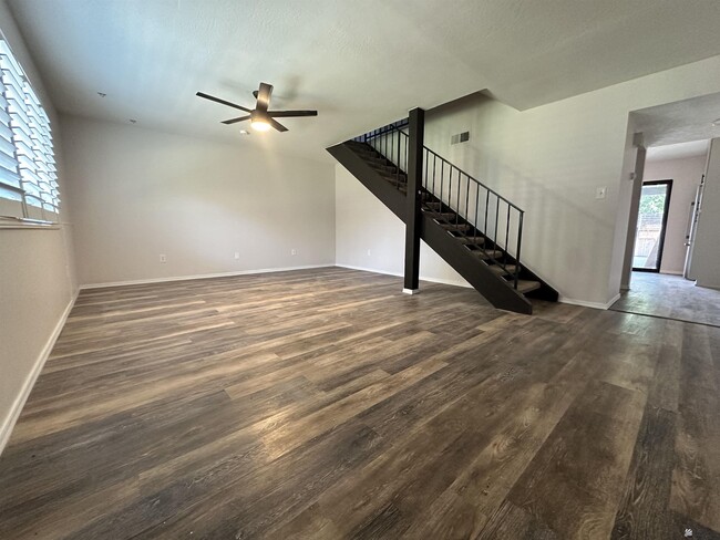 Building Photo - 2490 W Yowell Ct