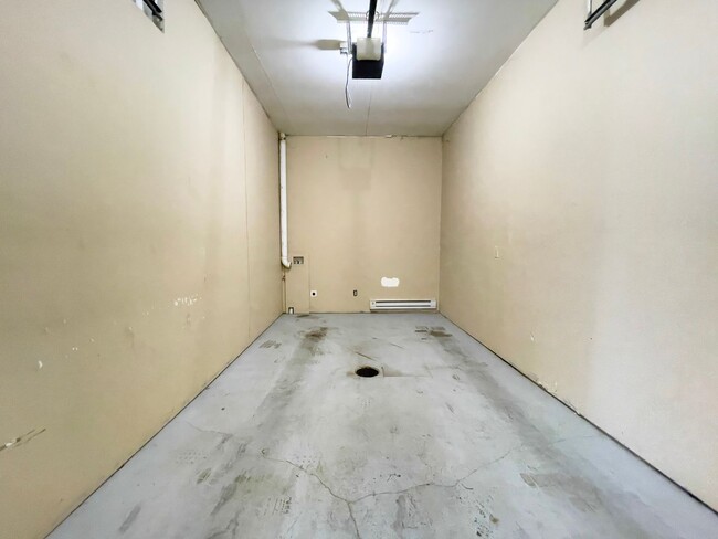 Building Photo - 2808 S Brotherton St