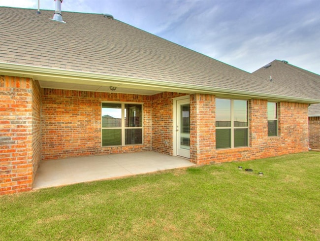 Building Photo - You Could Call This Beautiful 4-Bed, 2-Bat...