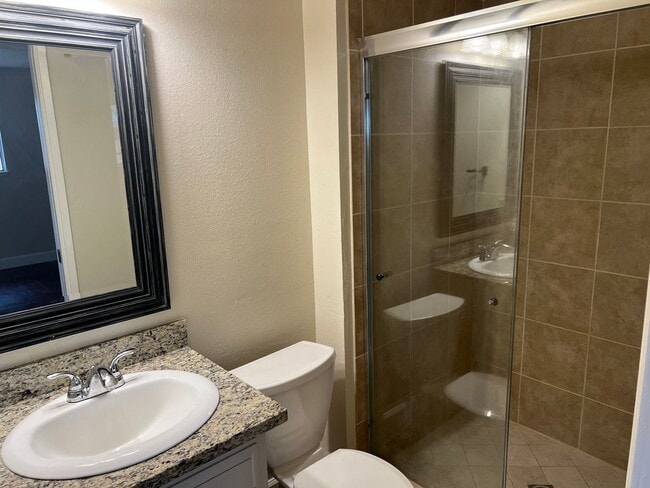 Building Photo - MARCH MOVE IN SPECIAL!! UPDATED 3 BEDROOM DUPLEX IN SACRAMENTO!