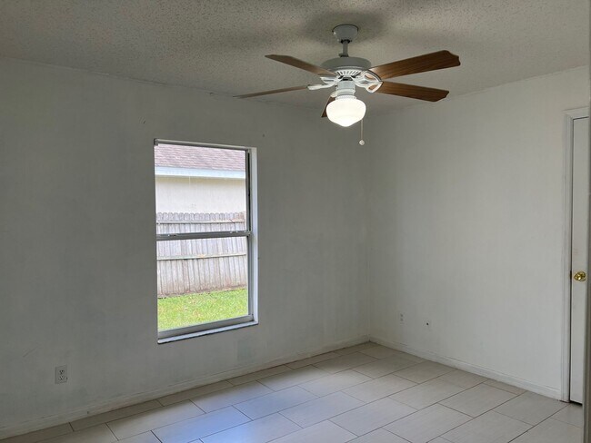 Building Photo - 217 Grouper Ct