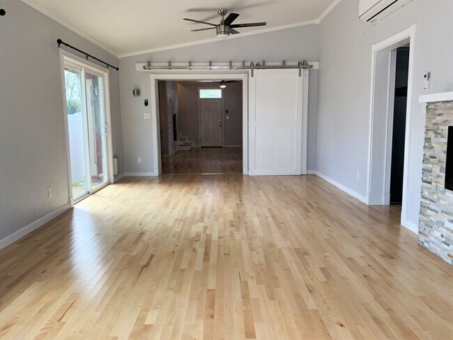 Building Photo - The Eagle Tower