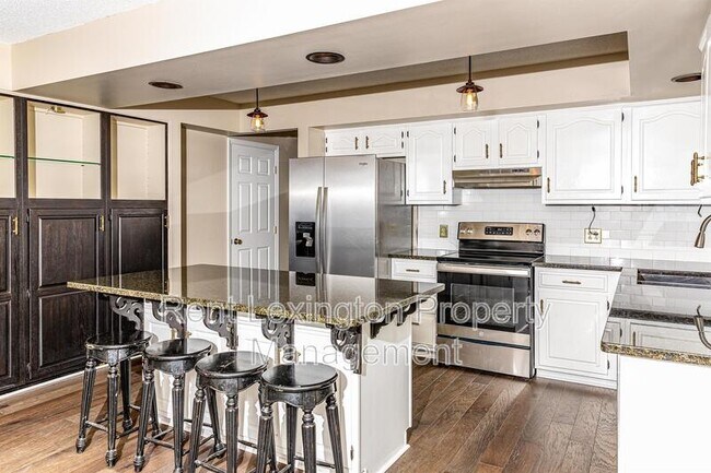Building Photo - 4661 Saron Dr