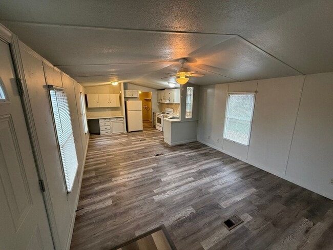 Building Photo - 108 Eakins Dr