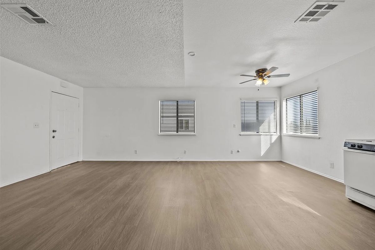 Building Photo - 38501 Larkin Ave