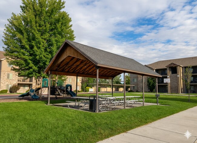 Building Photo - 956 W 580 S