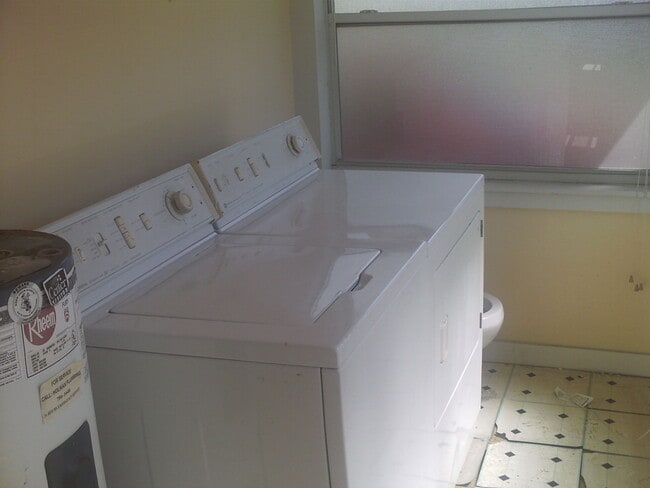 Building Photo - 1328 Illinois Ave