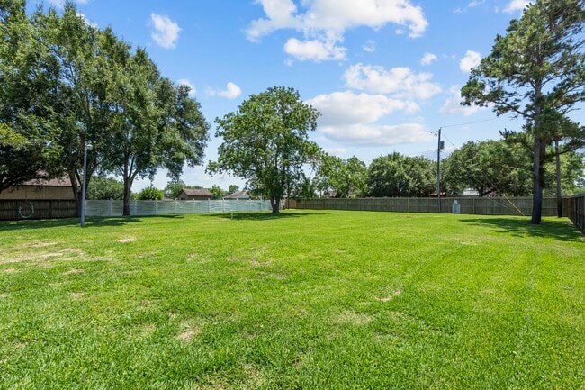 Building Photo - 616 Westwood Cir