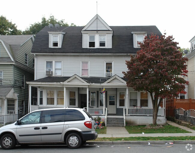 Building Photo - 15-17 Bush Ave