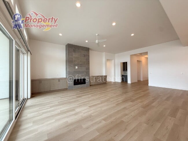 Building Photo - 3024 E Parulo Dr