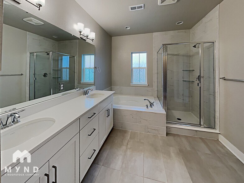 Building Photo - 6047 N Netherland Ct