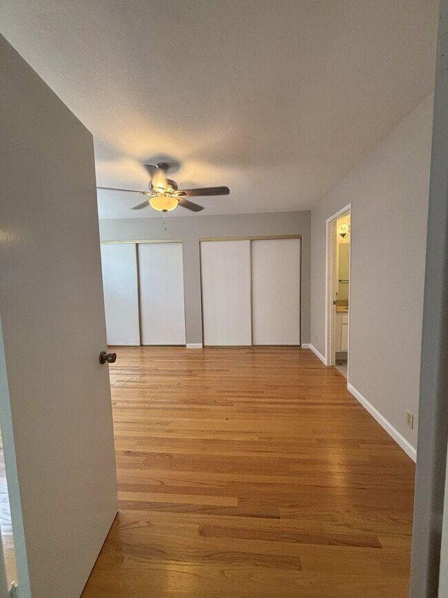 Building Photo - *COMING SOON* Pets welcome! Two story hous...