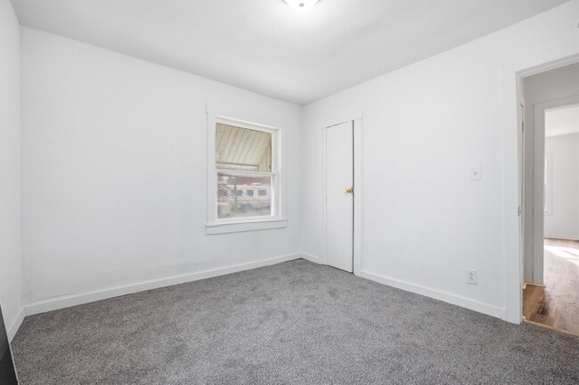 Building Photo - 1614 W 18th St