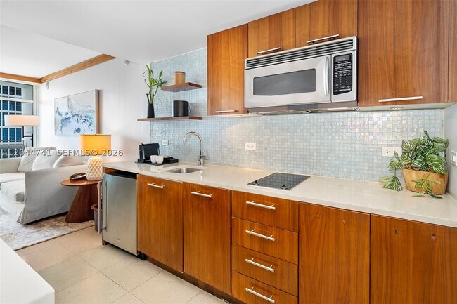 Building Photo - 6801 Collins Ave