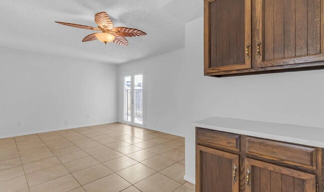 Building Photo - 2935 S Mollera