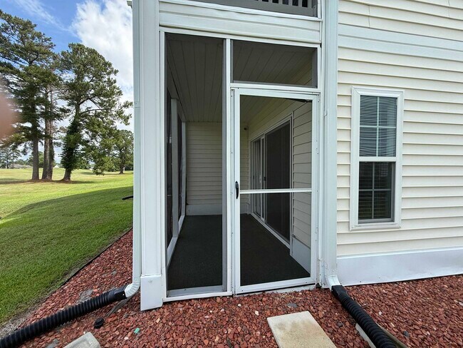 Building Photo - 653 Tupelo Ln
