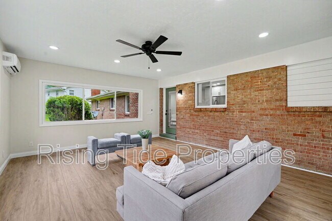 Building Photo - 2569 Richmar Dr