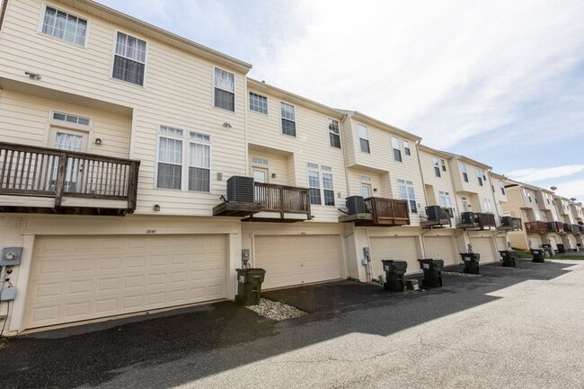 Building Photo - 2042 Lockwood Dr