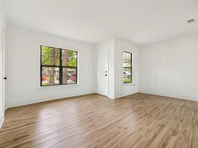 Building Photo - 616 Leyenda Dr