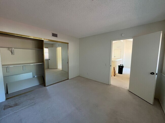 Building Photo - Westlake Village 4+2.5 w/pool, spa, green ...