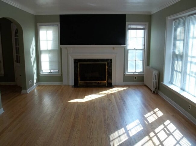 Building Photo - 1914 University Ave