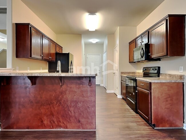 Building Photo - 60 Summer Hill Way