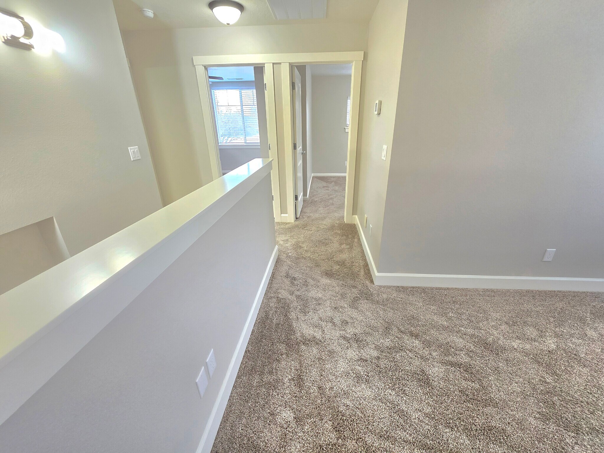 Building Photo - 591 W Kingsley St