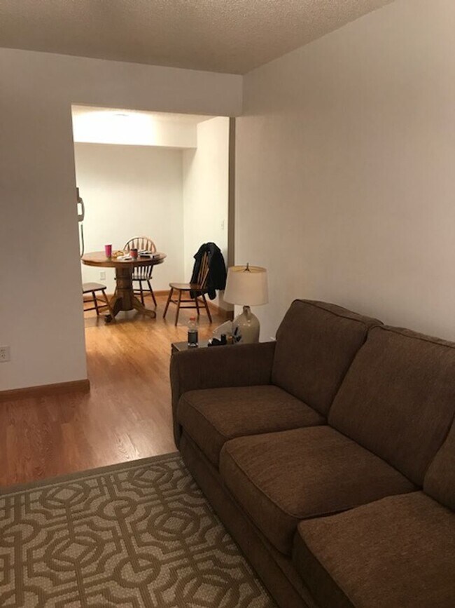 Building Photo - 1 Bedroom Condo Near CU Campus