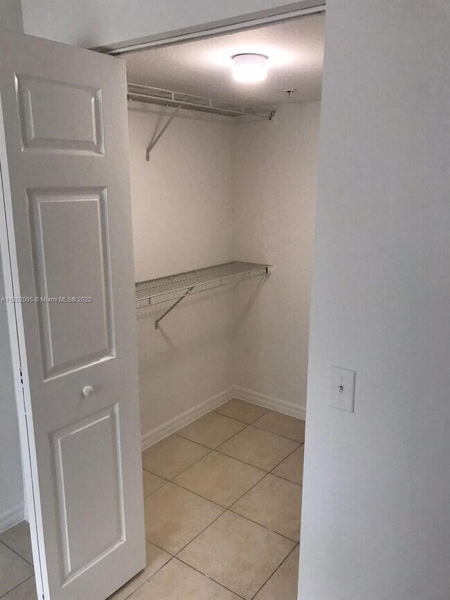 Building Photo - 13770 NE 3rd Ct