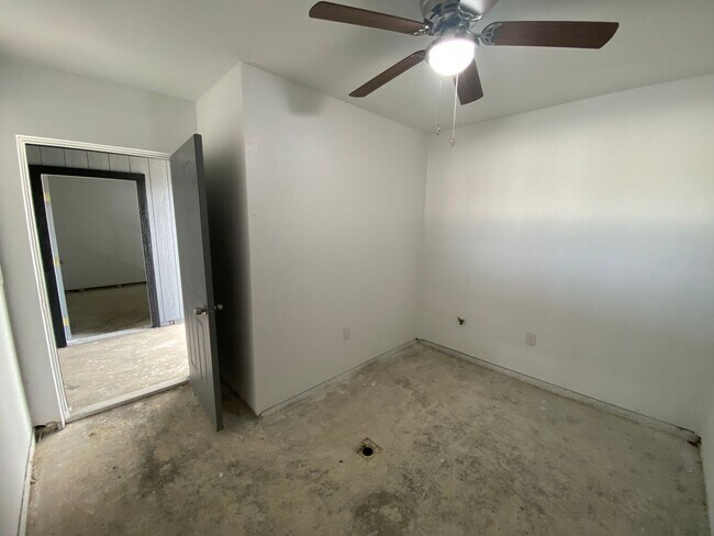 Building Photo - Fully Renovated Home on 5 Acres