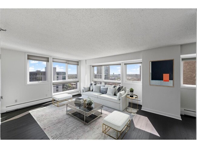 Primary Photo - 433 S 7th St