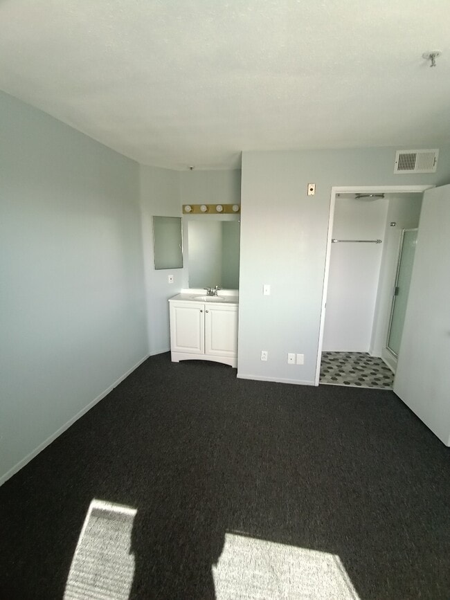 Building Photo - 445 Landfair Ave